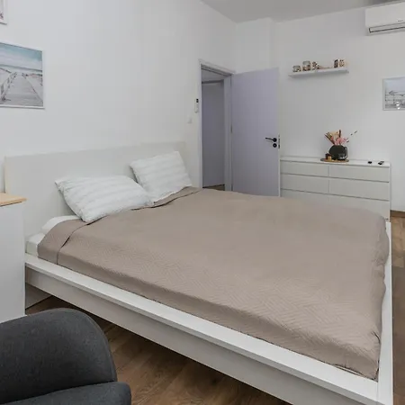The House Apartment Burgas